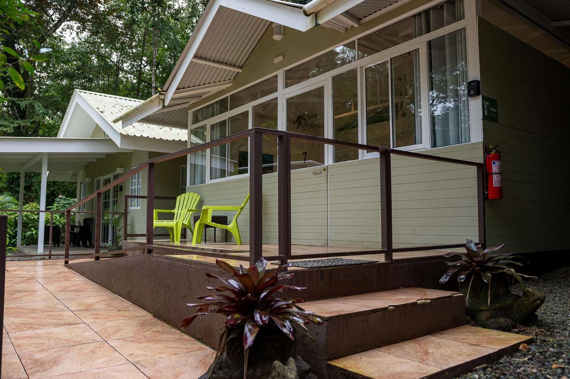 Jaguar Inn Bungalows Puerto Viejo de Talamanca Exterior photo